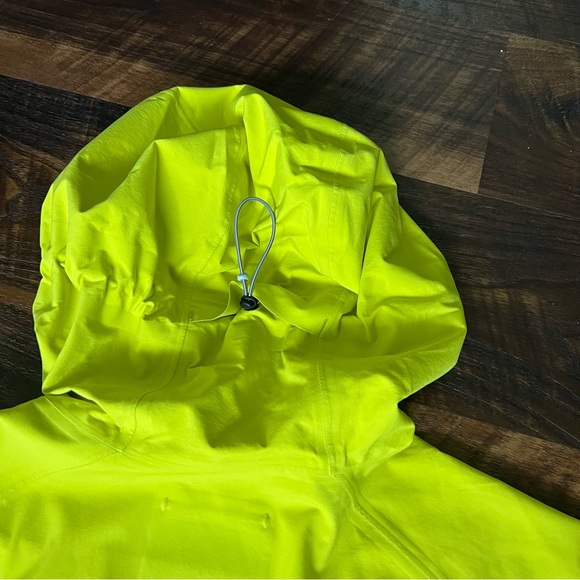 Mountain Hardware Hooded Full Zip Rain Jacket - Picture 7 of 10